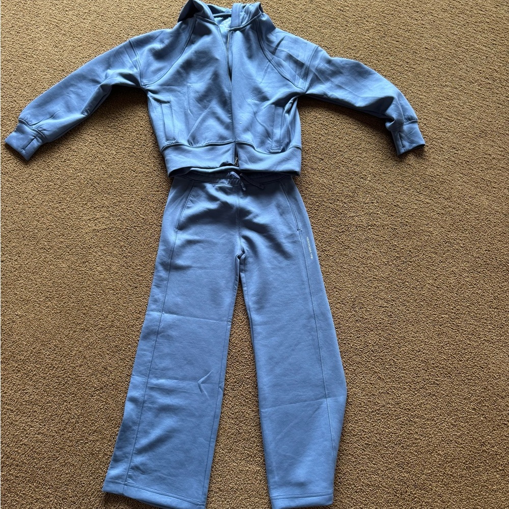 Abercrombie Kids Blue Sweatsuit (sweatshirt is 13/14 pants are 9/10)
